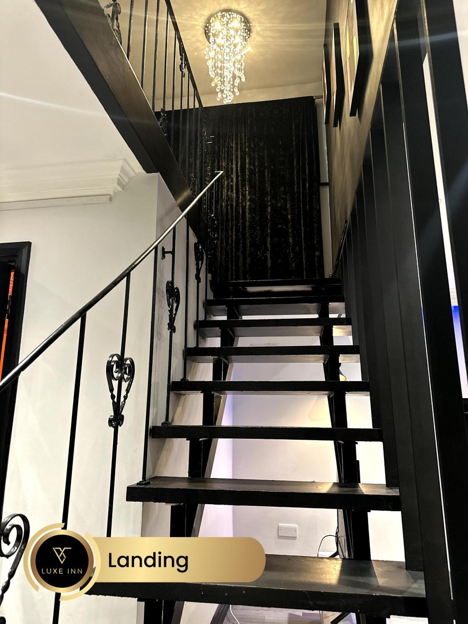 Colnbrook 4 Bedroom House, Heathrow Airport, Luxe Inn מראה חיצוני תמונה
