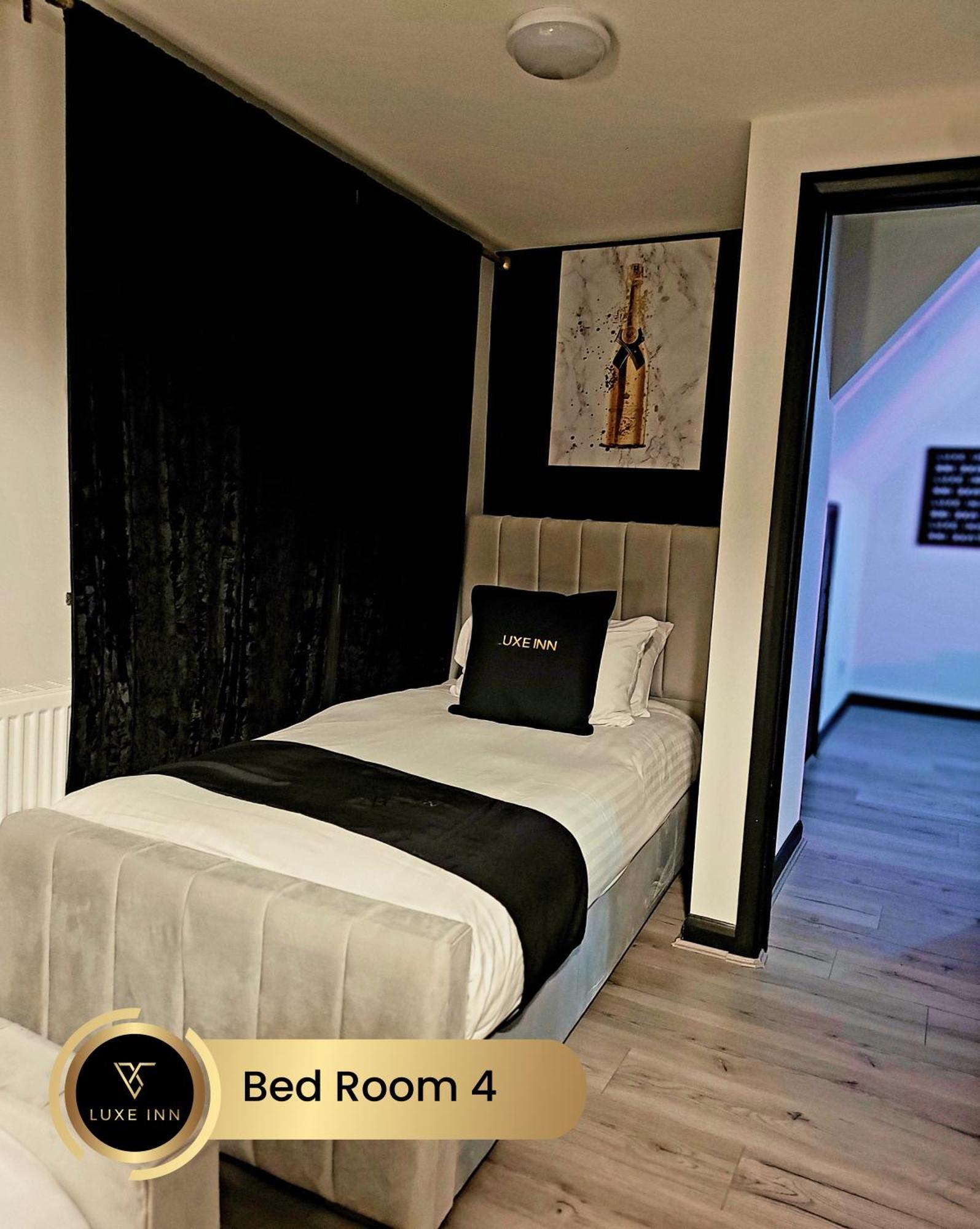 Colnbrook 4 Bedroom House, Heathrow Airport, Luxe Inn מראה חיצוני תמונה