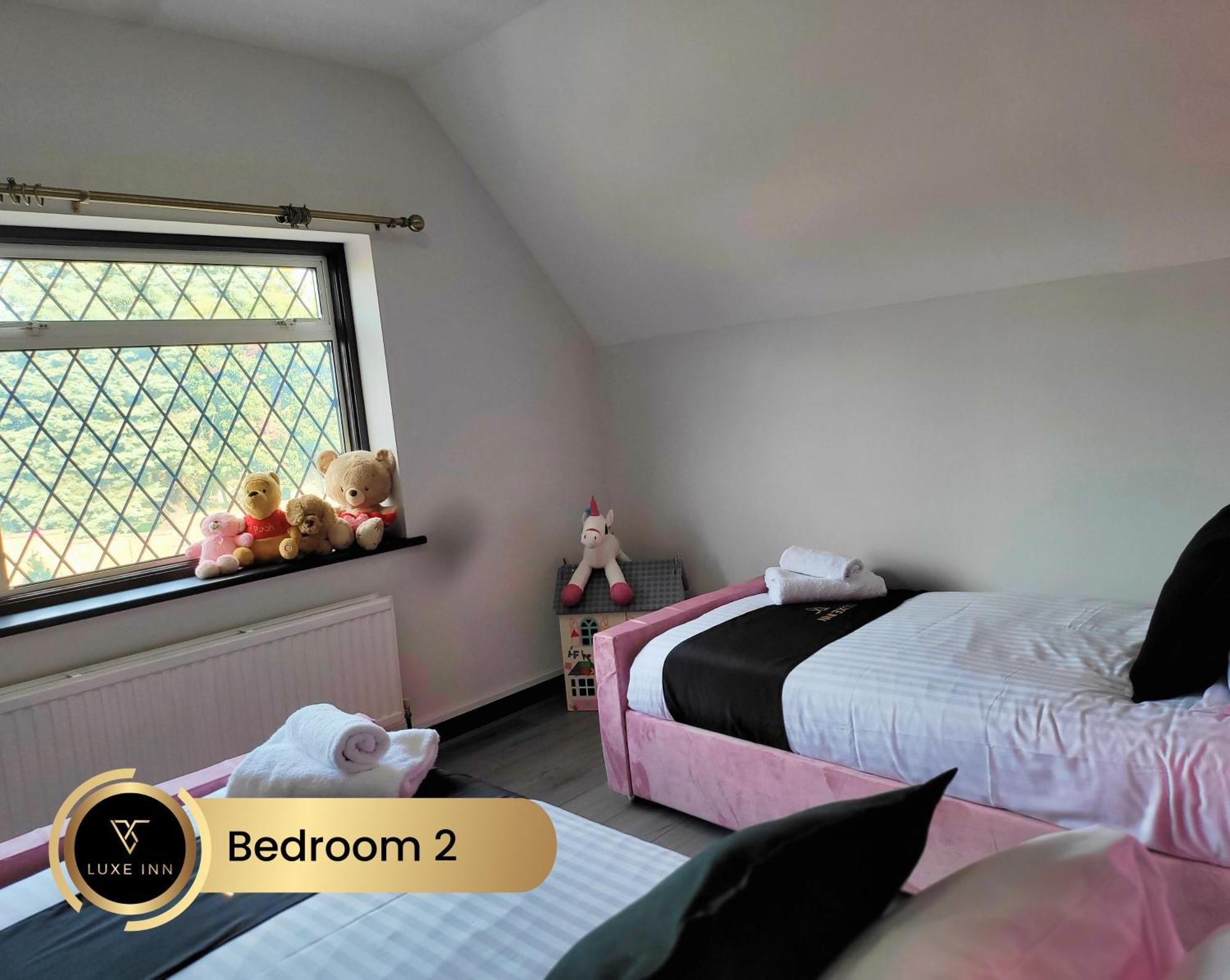 Colnbrook 4 Bedroom House, Heathrow Airport, Luxe Inn מראה חיצוני תמונה