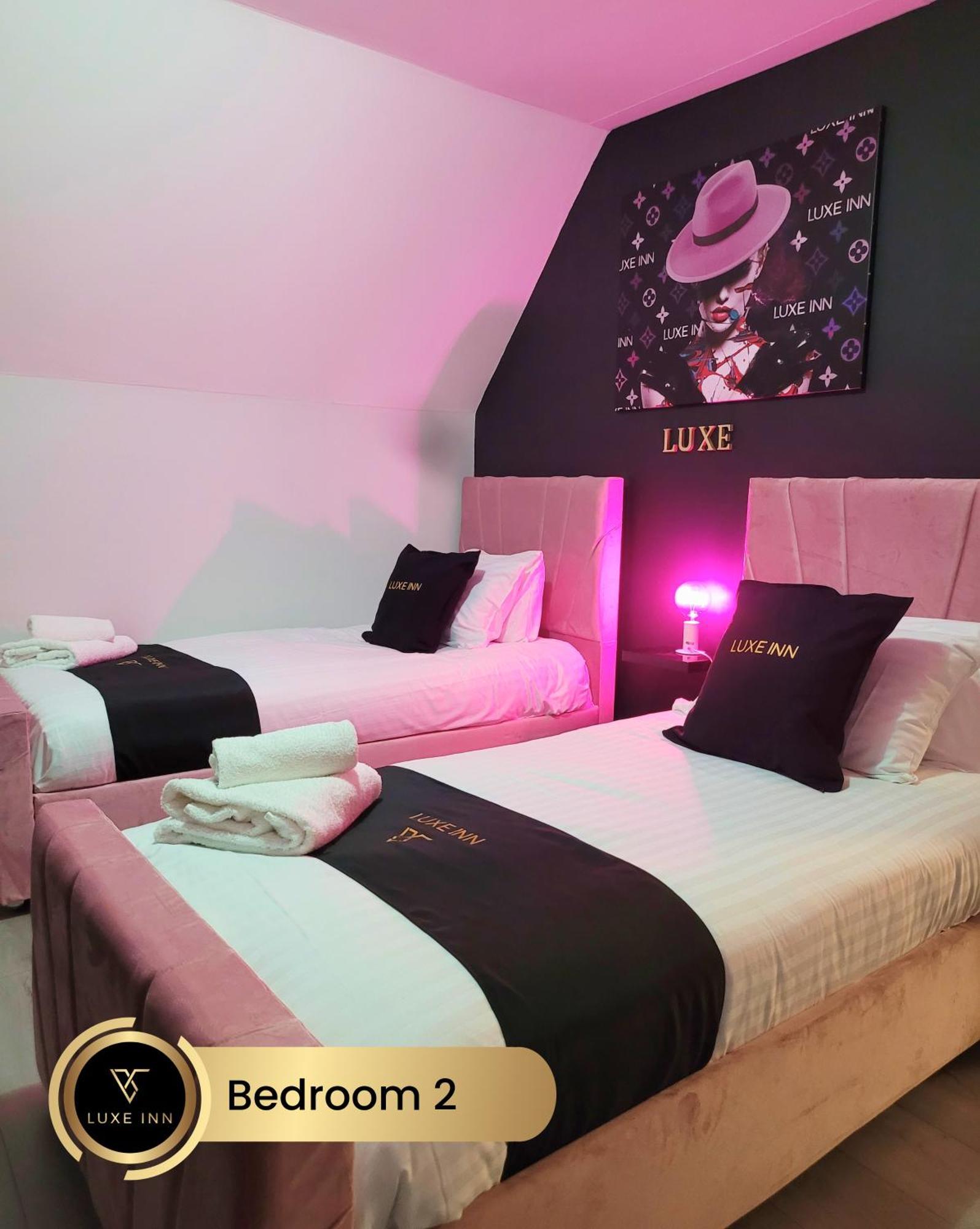 Colnbrook 4 Bedroom House, Heathrow Airport, Luxe Inn מראה חיצוני תמונה
