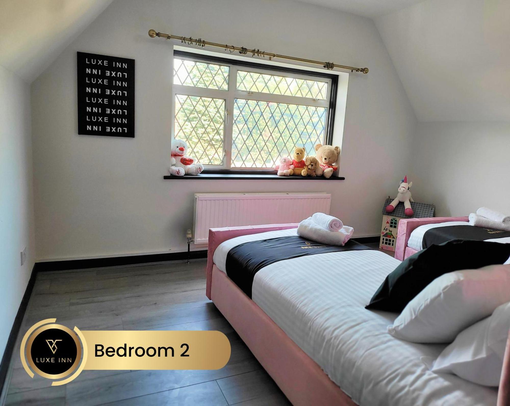 Colnbrook 4 Bedroom House, Heathrow Airport, Luxe Inn מראה חיצוני תמונה