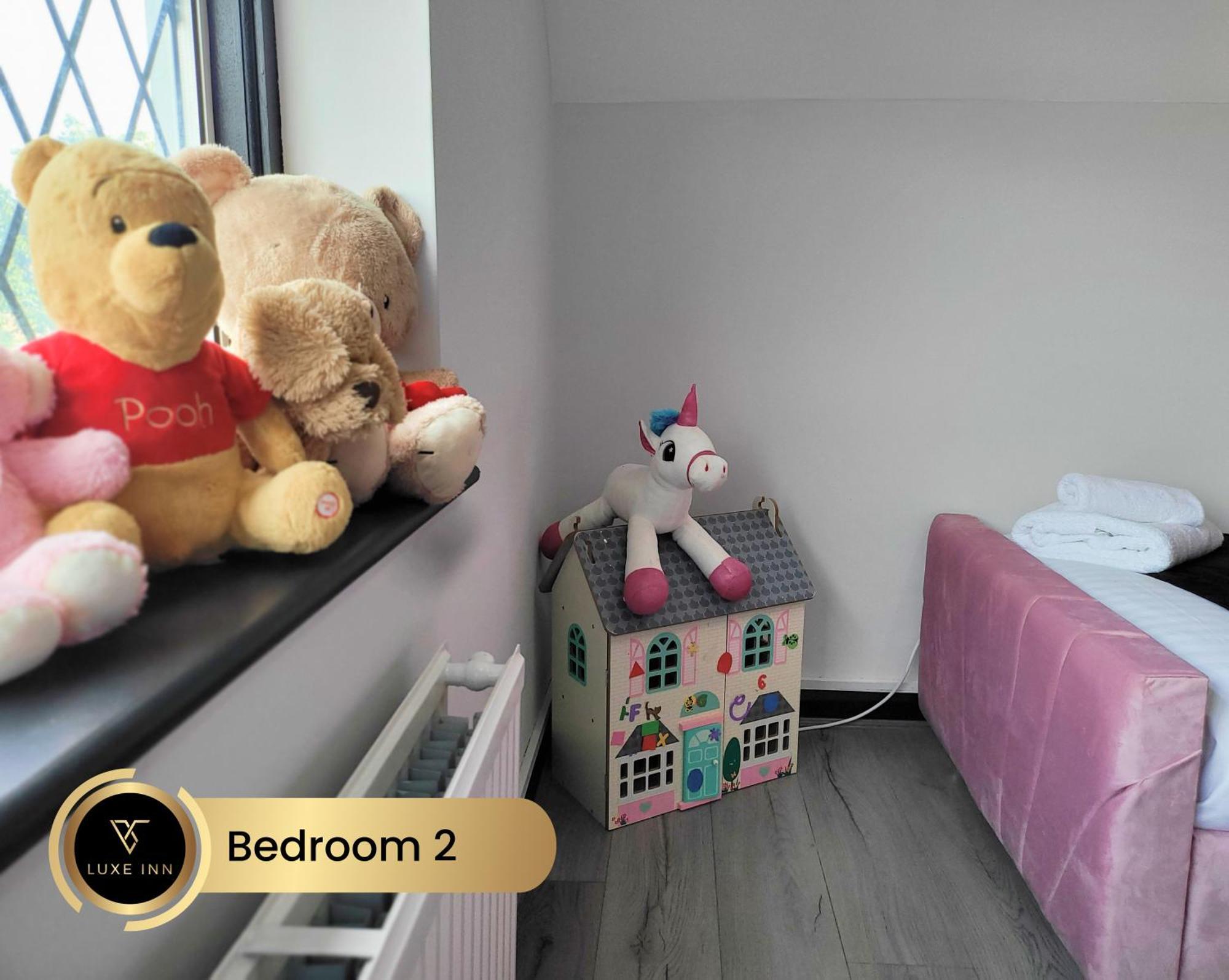 Colnbrook 4 Bedroom House, Heathrow Airport, Luxe Inn מראה חיצוני תמונה