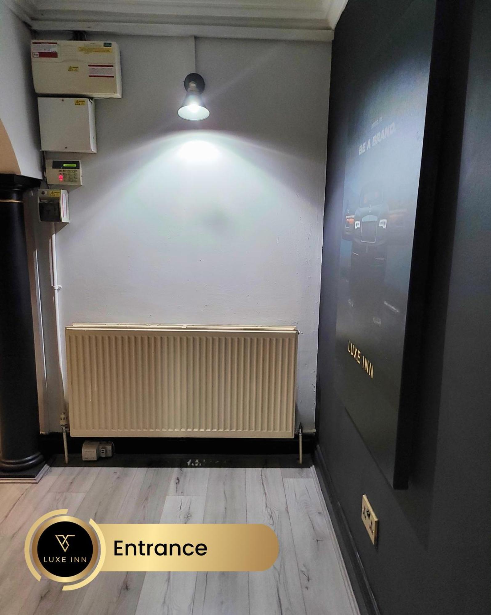 Colnbrook 4 Bedroom House, Heathrow Airport, Luxe Inn מראה חיצוני תמונה